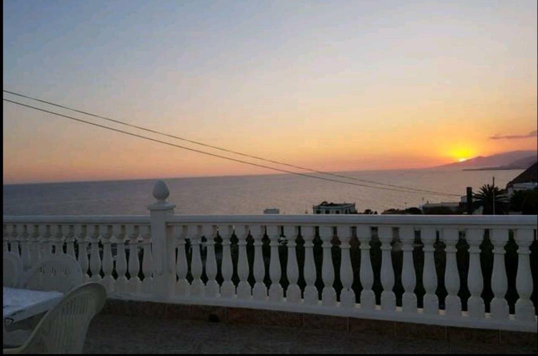 Вилла Vistas Al Mar Адра Экстерьер фото